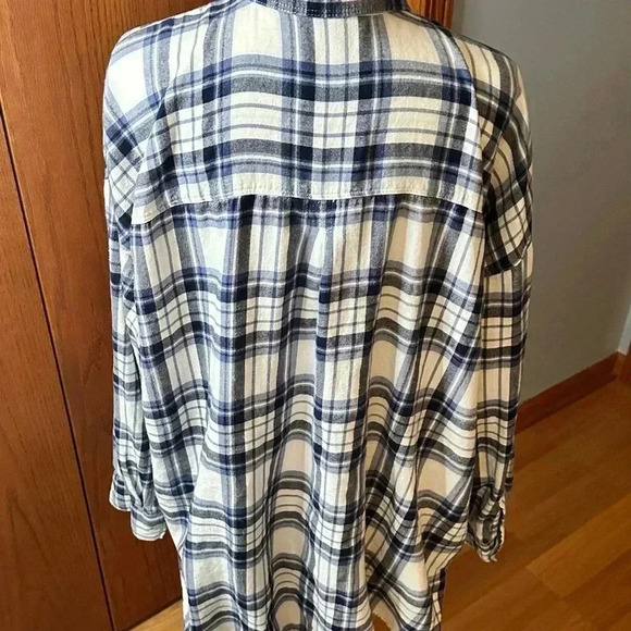 Old Navy XXL Oversized Boyfriend Blue And White Women’s Button Shirt - Picture 4 of 11